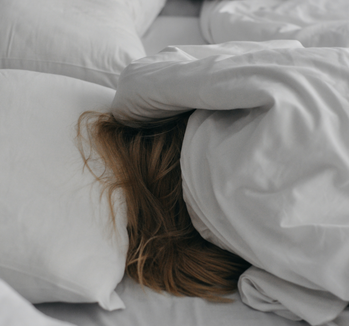 5 Steps to Prevent Frizzy Hair While Sleeping